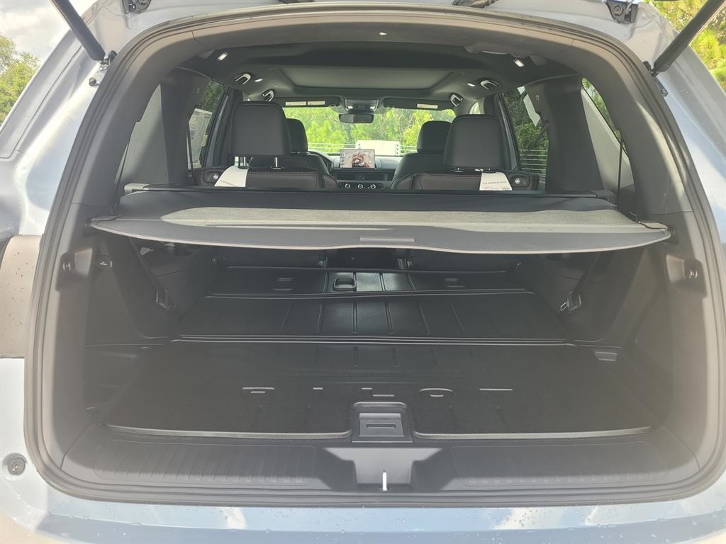 2025 Honda Pilot TrailSport photo 16