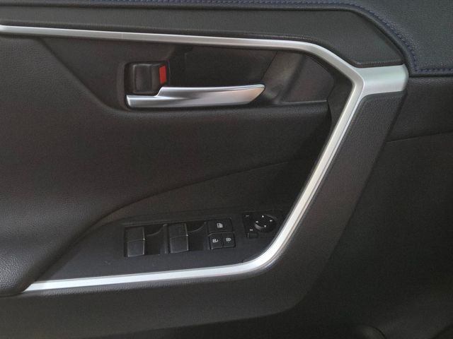 2020 Toyota RAV4 Hybrid XSE photo 24