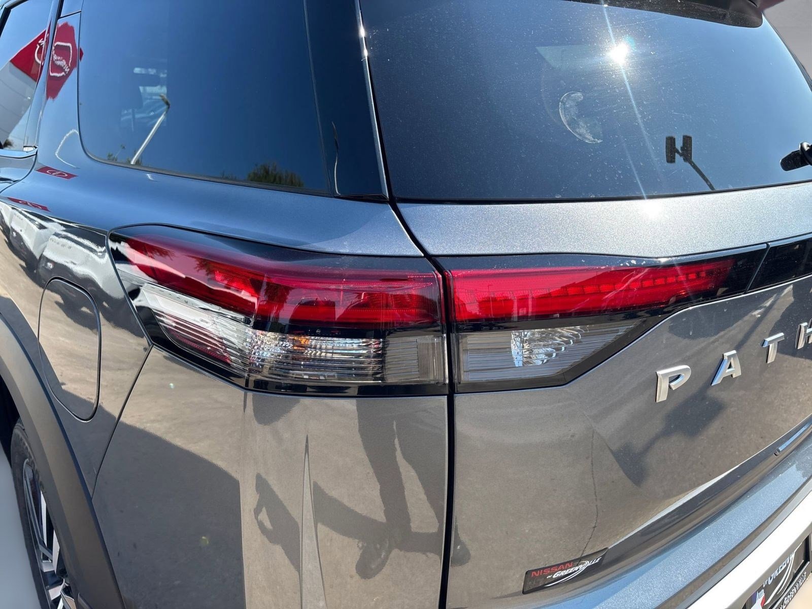 2025 Nissan Pathfinder Platinum photo 9