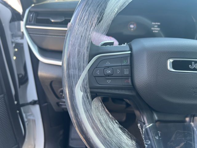 2025 Jeep Grand Cherokee Laredo Altitude photo 5