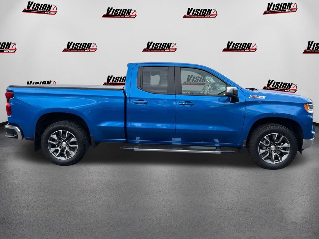 2024 Chevrolet Silverado 1500 LT photo 4