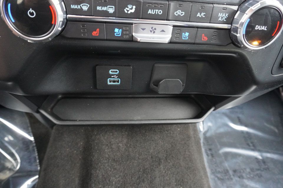 Used 2022 Black Ford Lariat image 27