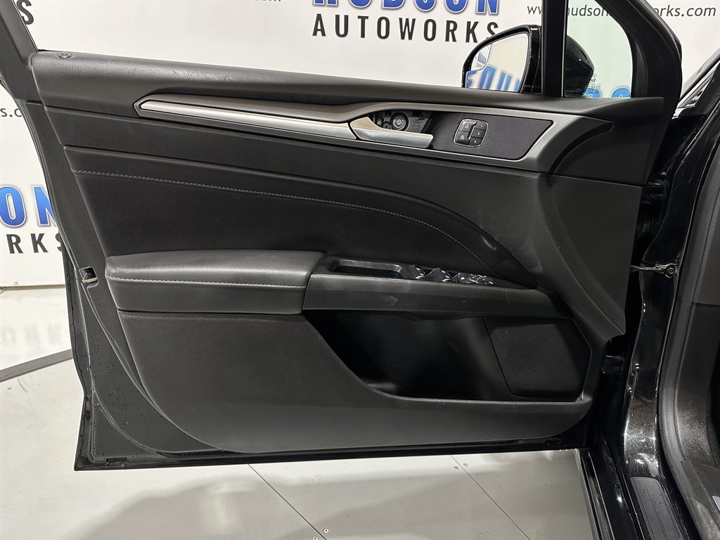 2014 Ford Fusion Titanium photo 4