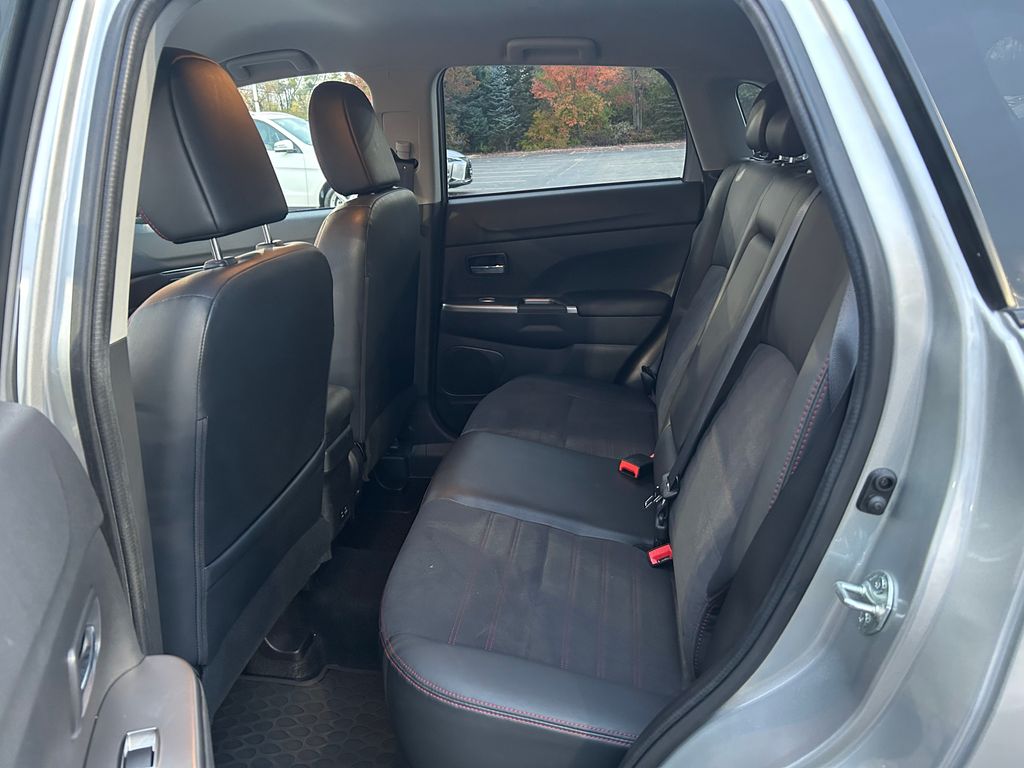 2022 Mitsubishi Outlander Sport SE photo 4