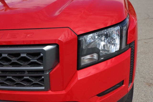 2023 Nissan Frontier SV photo 9