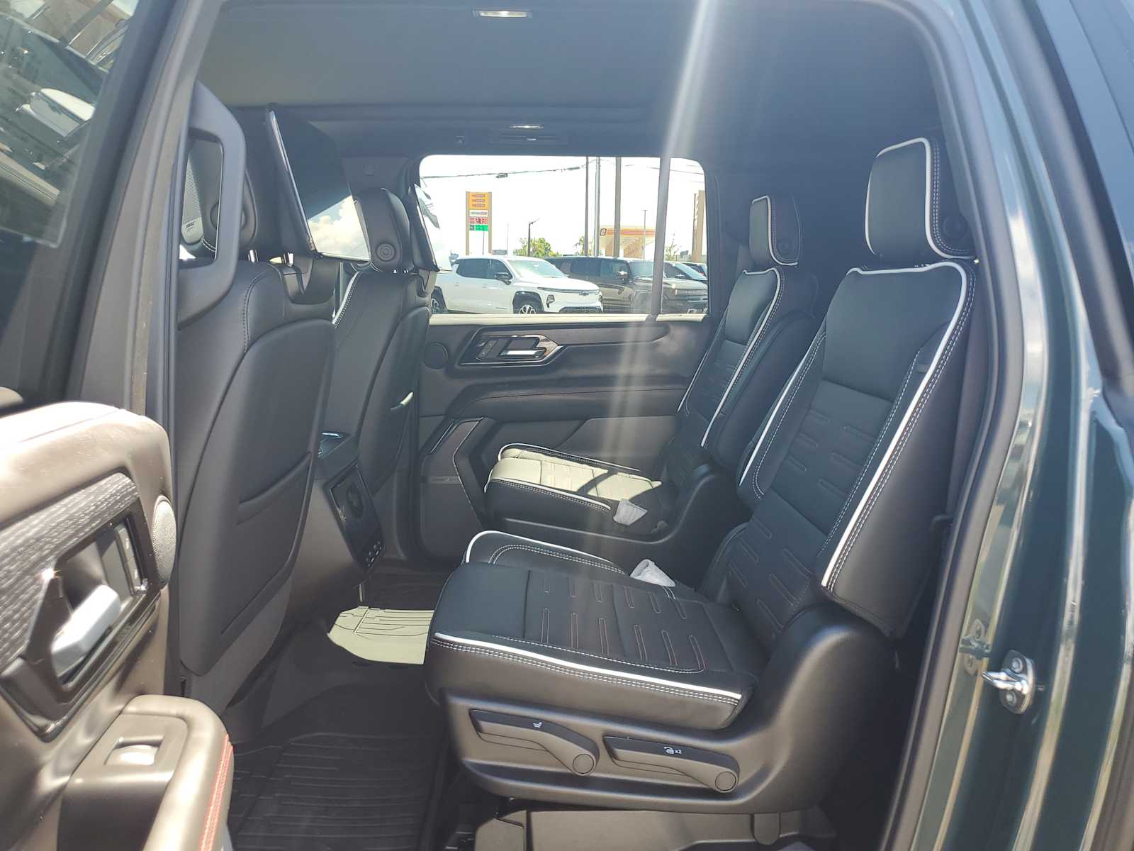 2025 Gmc Yukon XL AT4 Ultimate photo 14