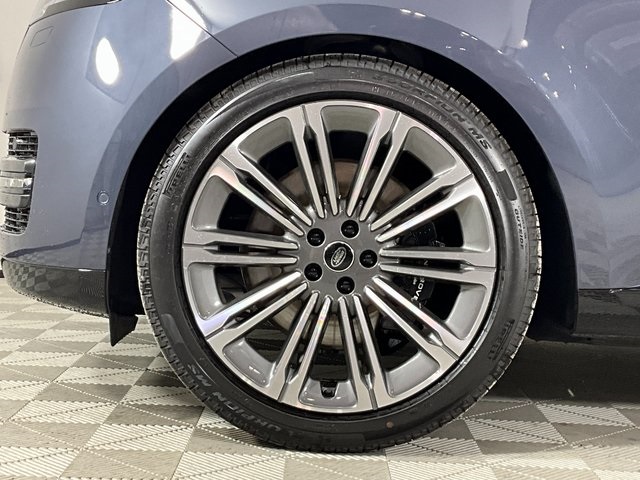 2025 Land Rover Range Rover SE photo 5