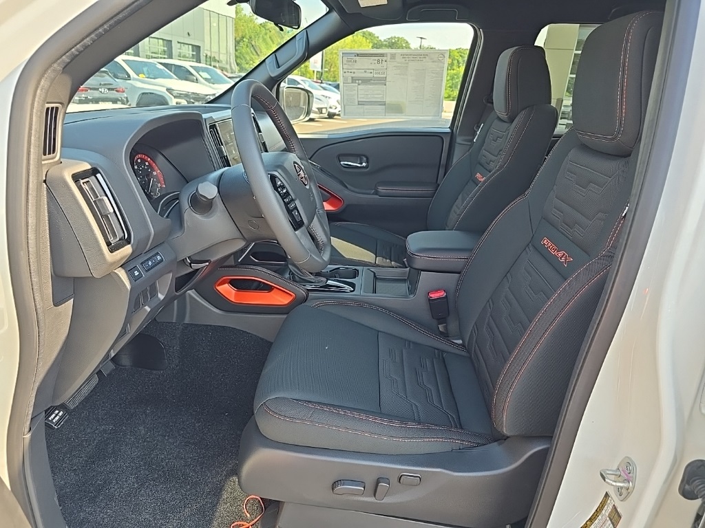 2025 Nissan Frontier Crew Cab PRO-4X photo 6