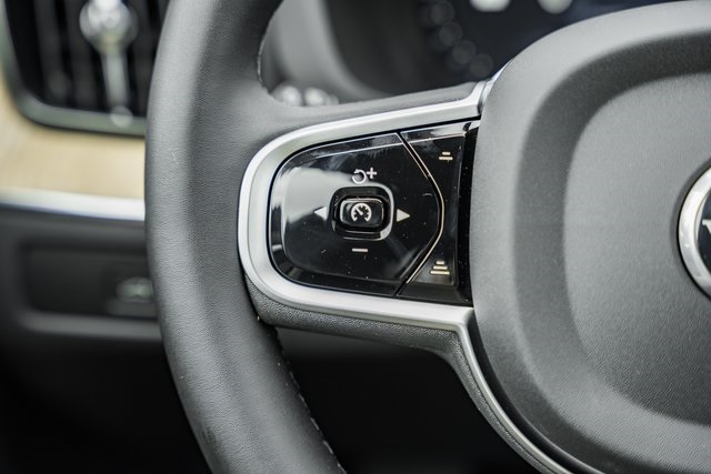 2026 Volvo XC60 B5 Hybrid photo 23