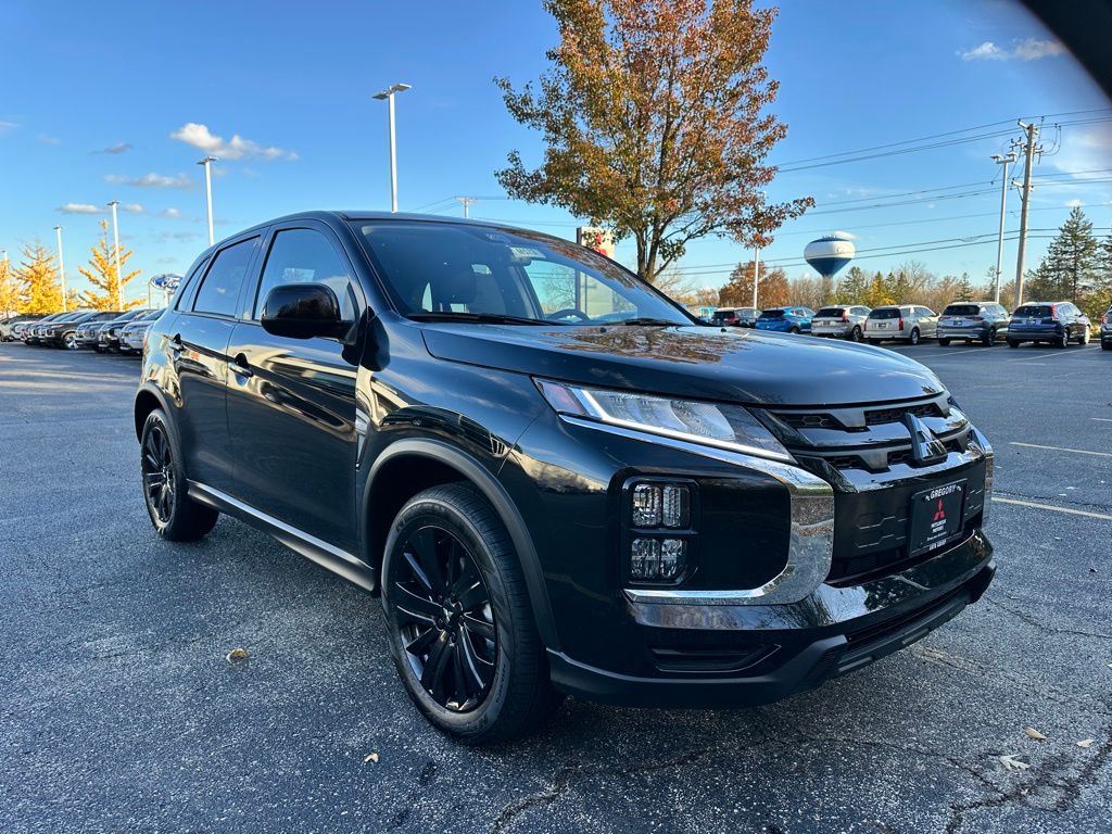 2025 Mitsubishi Outlander Sport LE photo 2