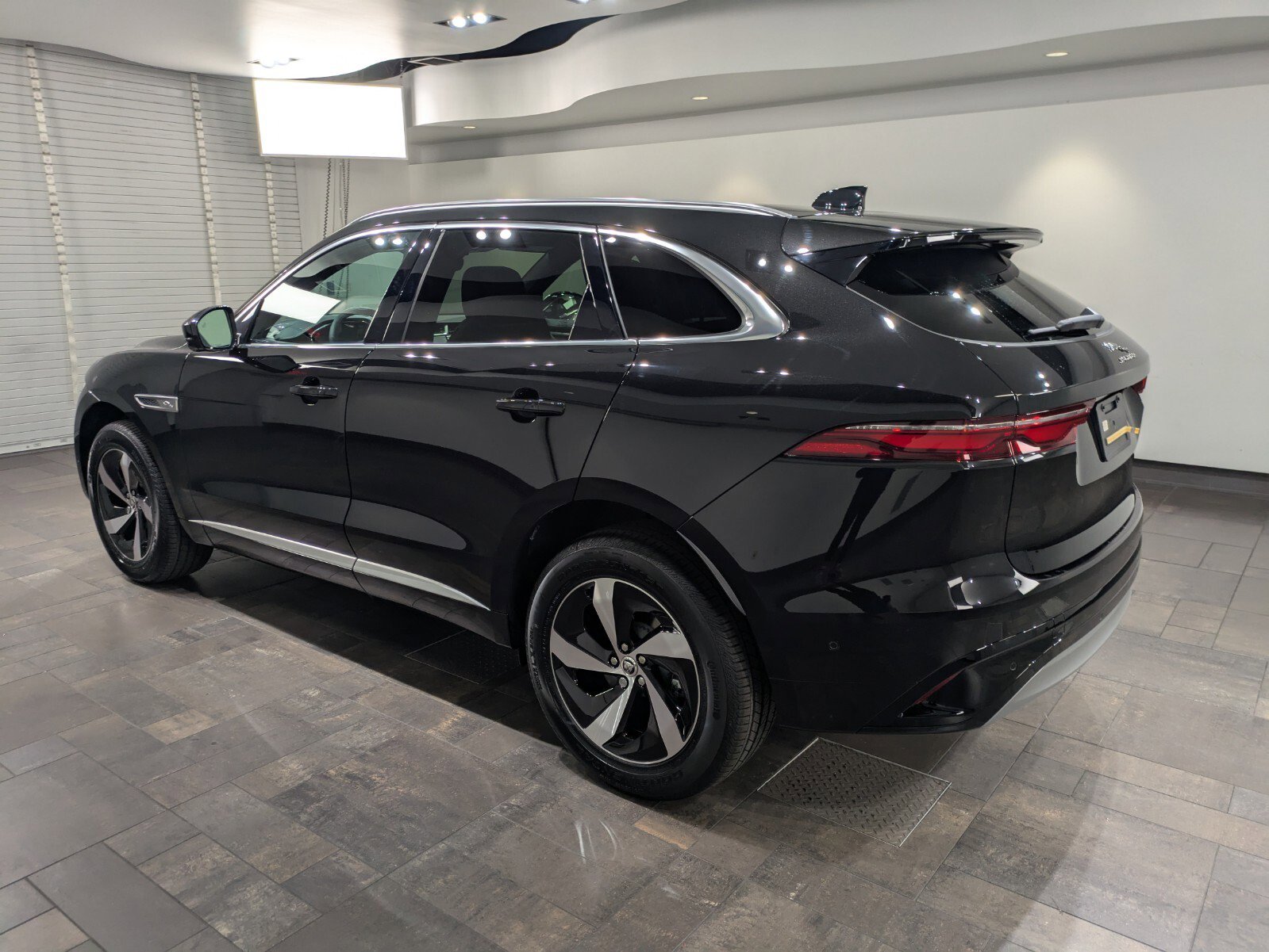 2026 Jaguar F-PACE P250 R-Dynamic S photo 4
