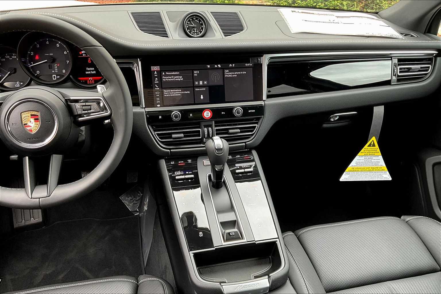 2026 Porsche Macan T photo 15