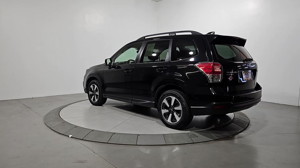 2017 Subaru Forester 2.5i Premium photo 2