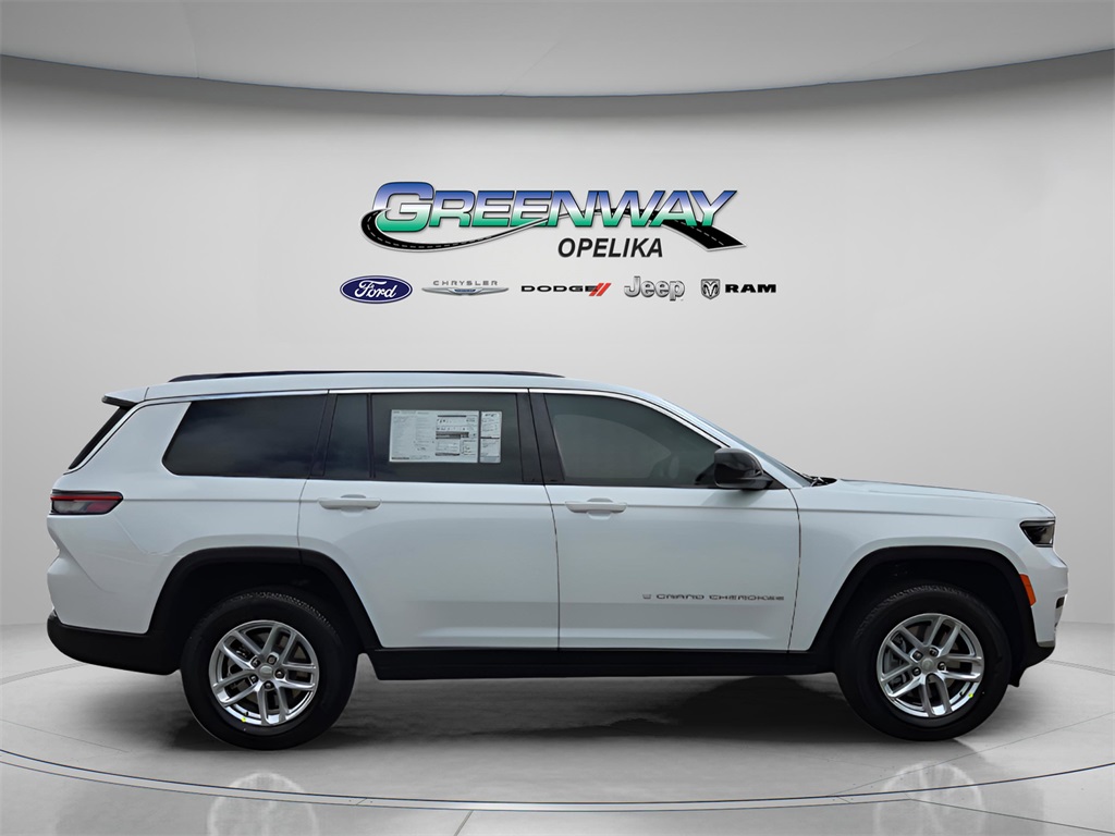 2025 Jeep Grand Cherokee Laredo photo 4