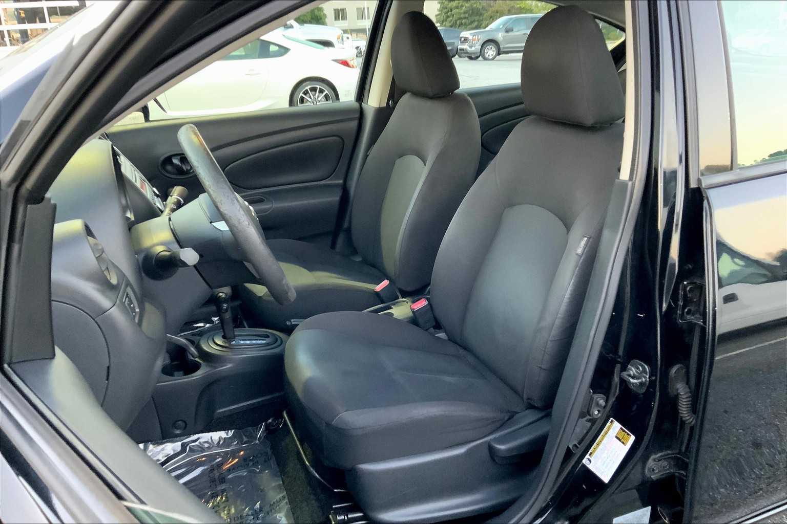 2018 Nissan Versa 1.6 S photo 7