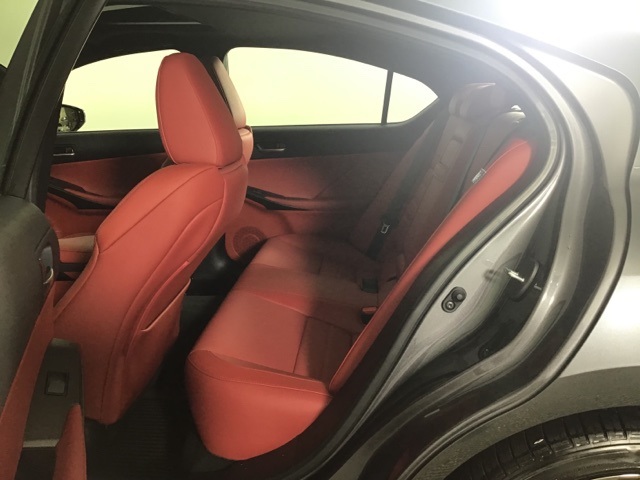 2023 Lexus IS 350 F SPORT photo 19
