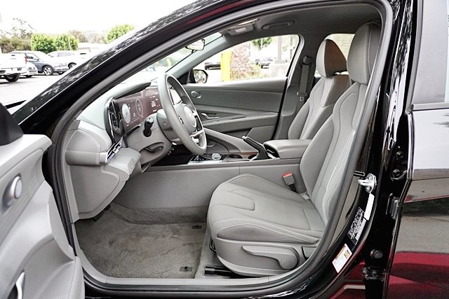 2024 Hyundai Elantra SEL photo 12
