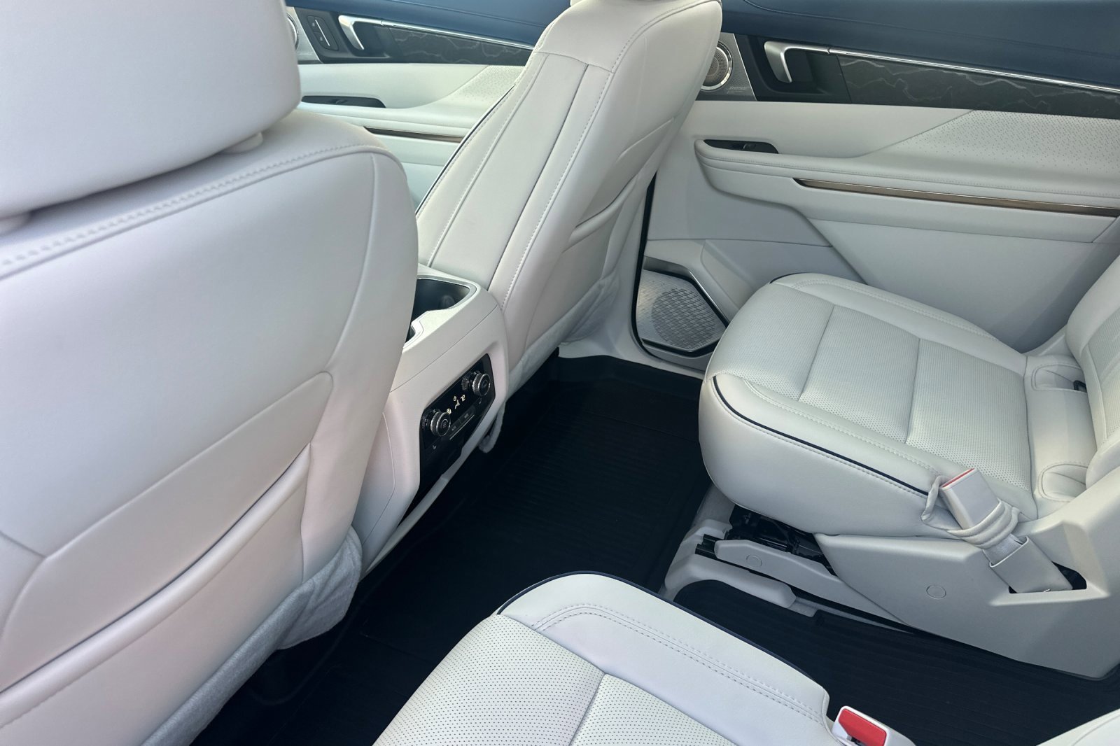 2025 Buick Enclave Avenir photo 15