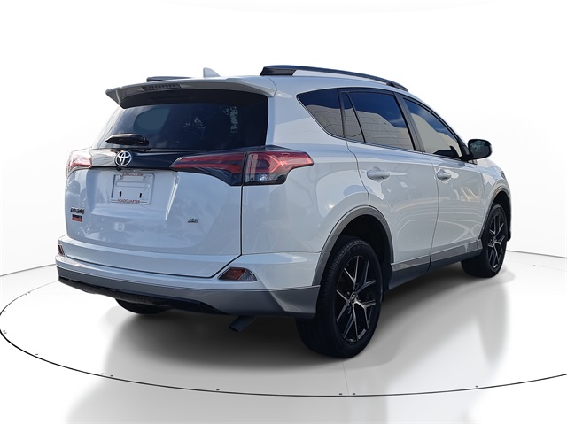 2018 Toyota RAV4 SE photo 4