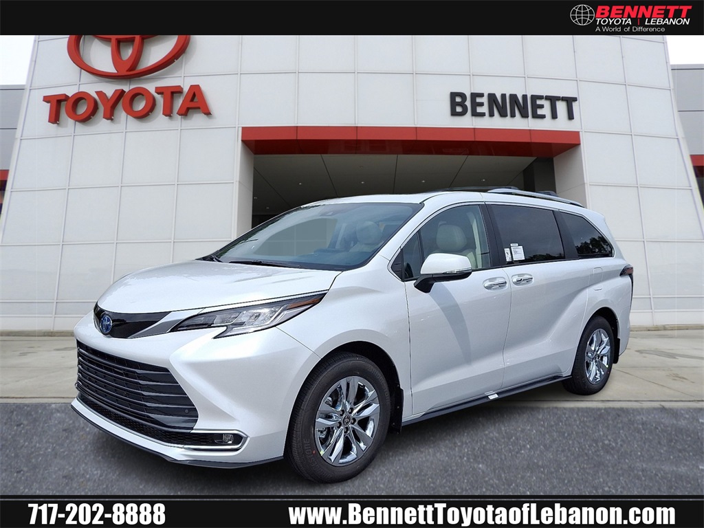 2025 Toyota Sienna Limited's photo
