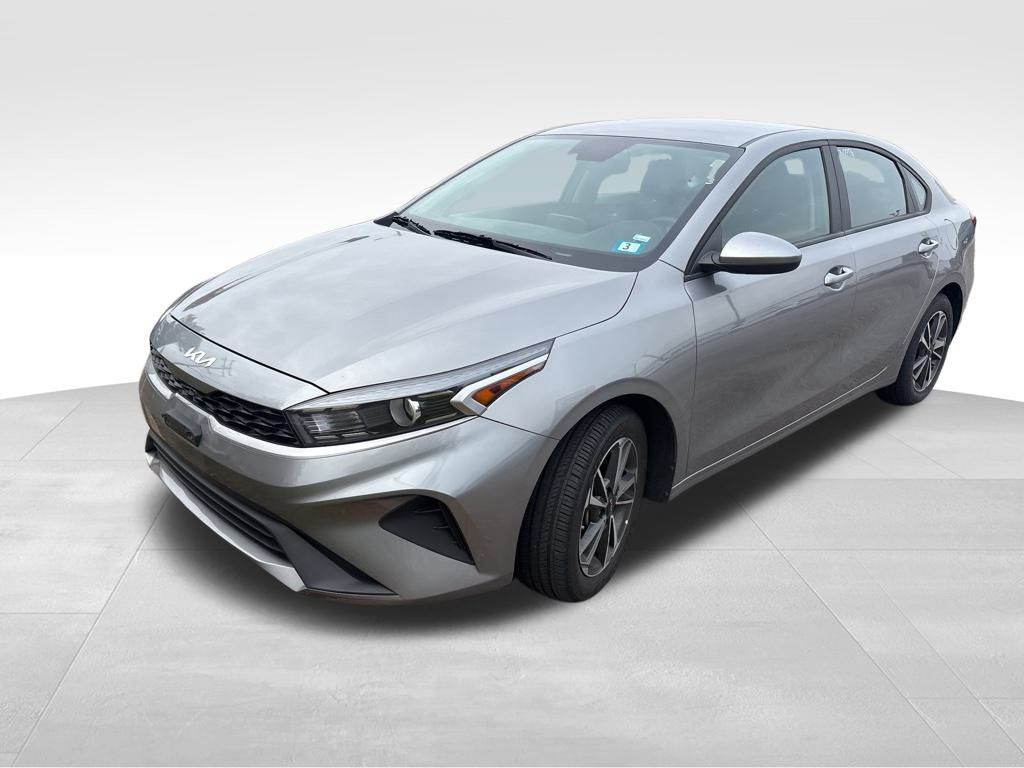 2023 Kia Forte LXS photo 2