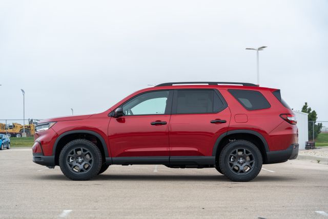 2025 Honda Pilot TrailSport photo 3