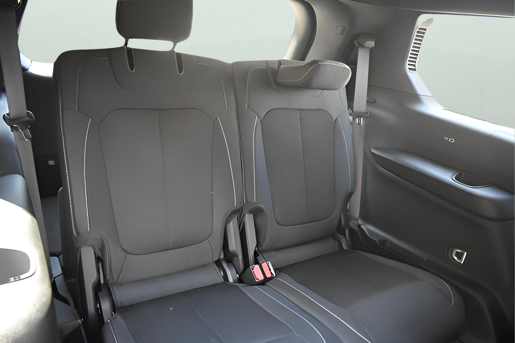 2025 Jeep Grand Cherokee Laredo photo 18