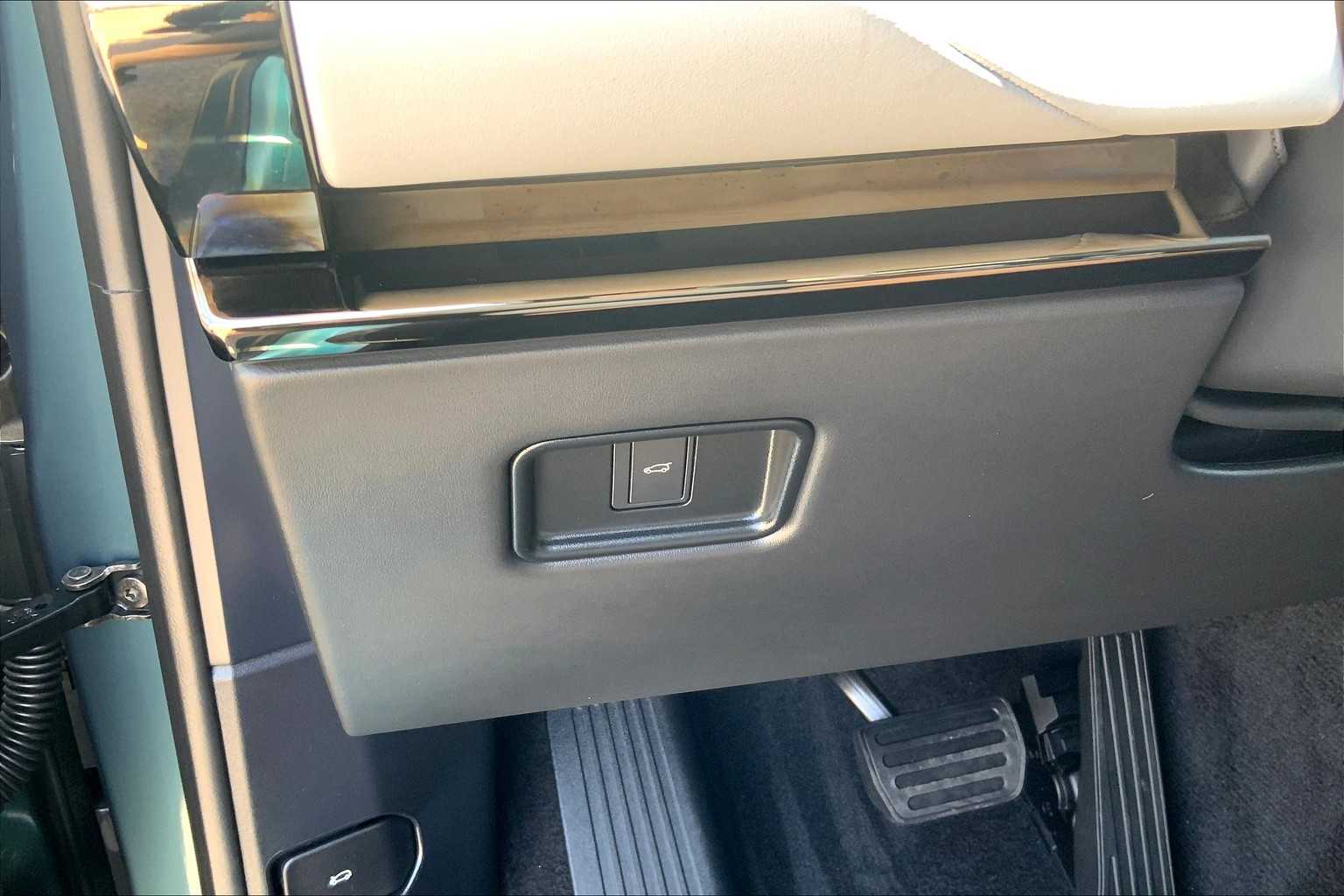 2025 Land Rover Range Rover Sport SE photo 15