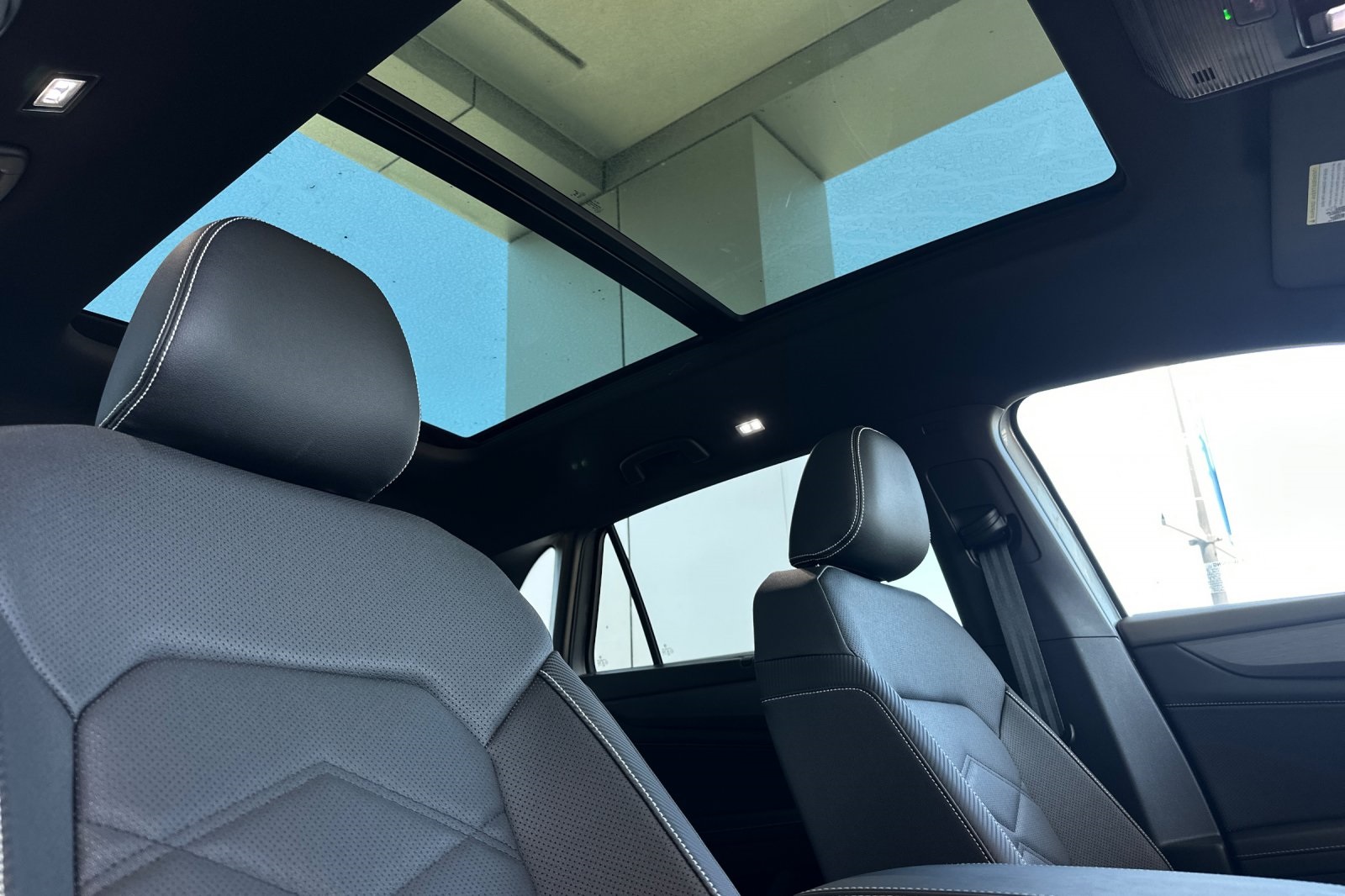 2026 Volkswagen Atlas Cross Sport SE Technology photo 15