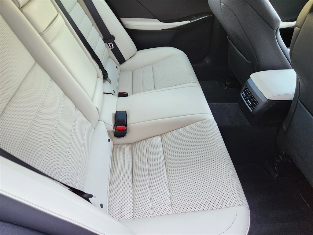 2021 Lexus IS 350 F SPORT photo 25
