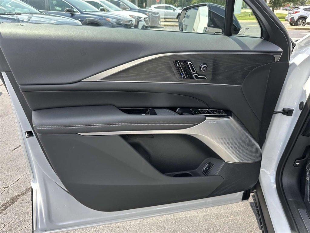 2025 Cadillac Lyriq Luxury photo 14