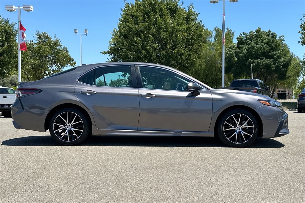 2023 Toyota Camry SE photo 3