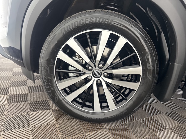 2025 Nissan Pathfinder Platinum photo 28