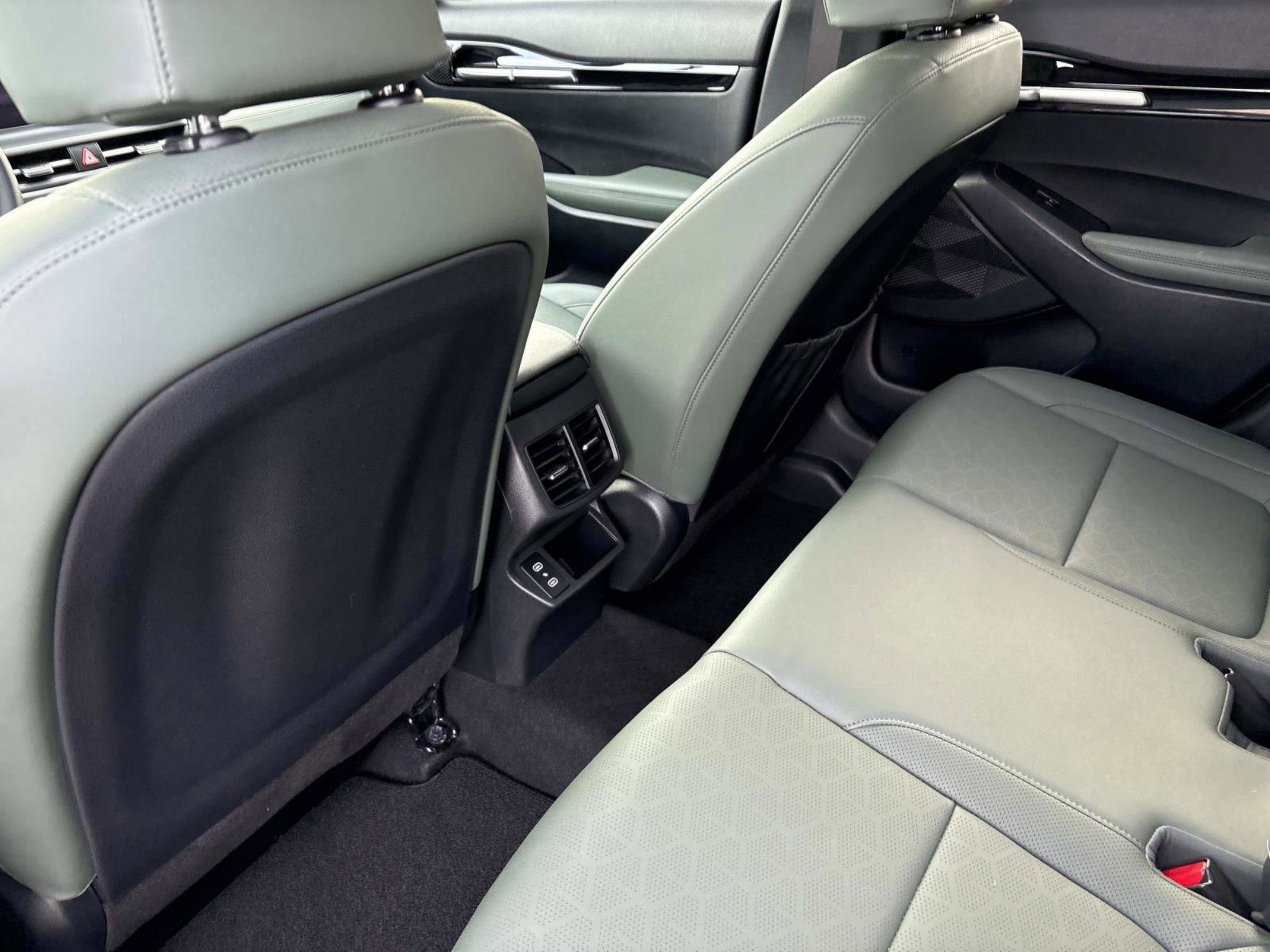 2024 Kia Seltos SX photo 17