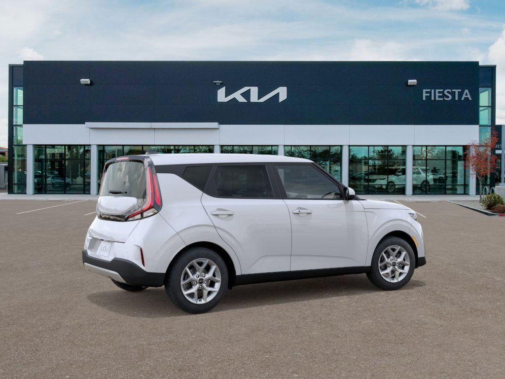 2025 Kia Soul S photo 3