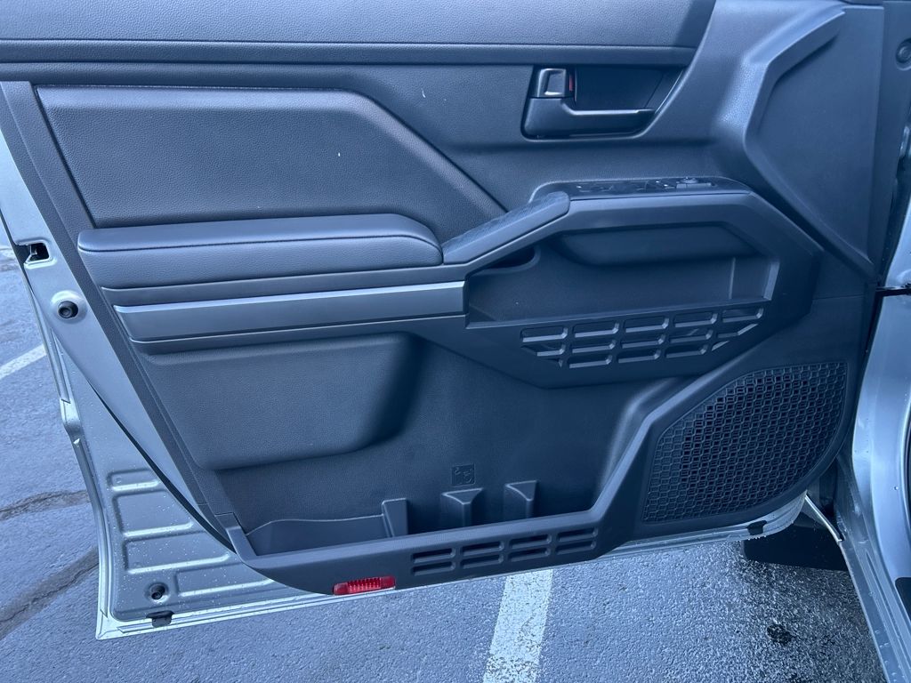 2025 Toyota Tacoma SR5 4x4 Double Cab photo 10