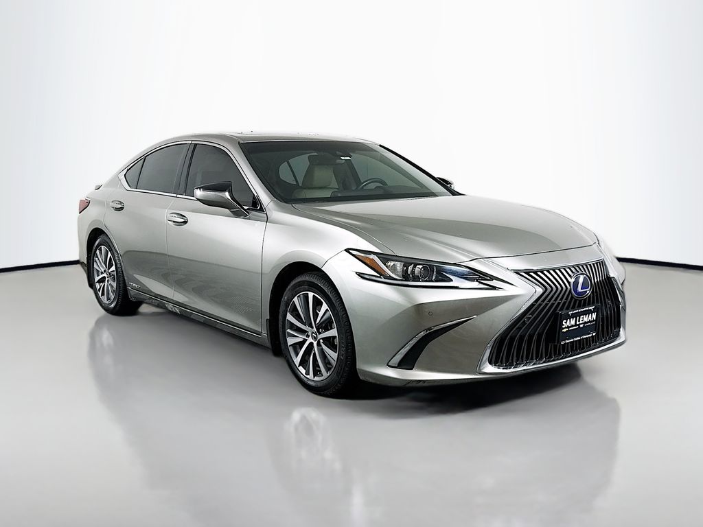 2021 Lexus ES Hybrid 300h's photo