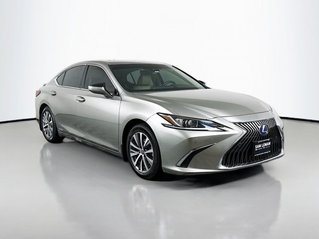 2021 Lexus ES Hybrid 300h's photo