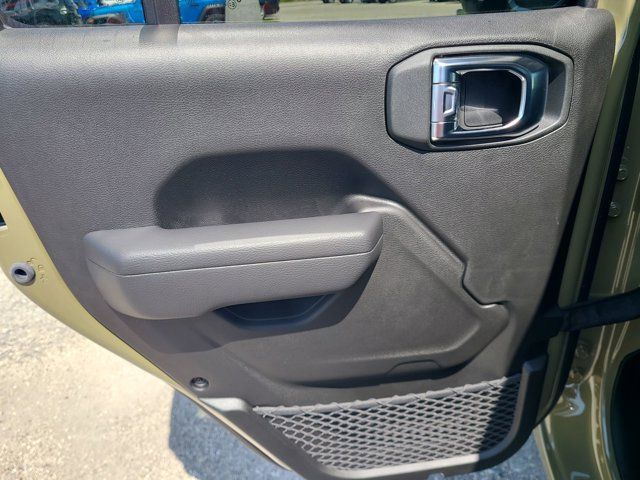 2025 Jeep Wrangler photo 40