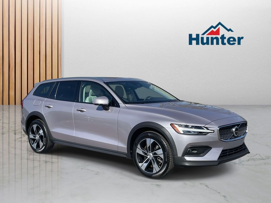 2026 Volvo V60 Cross Country Plus's photo