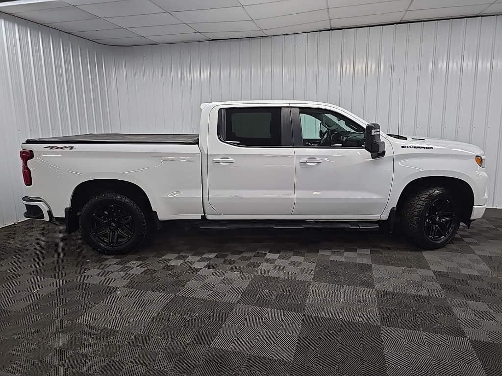 2023 Chevrolet Silverado 1500 RST photo 2