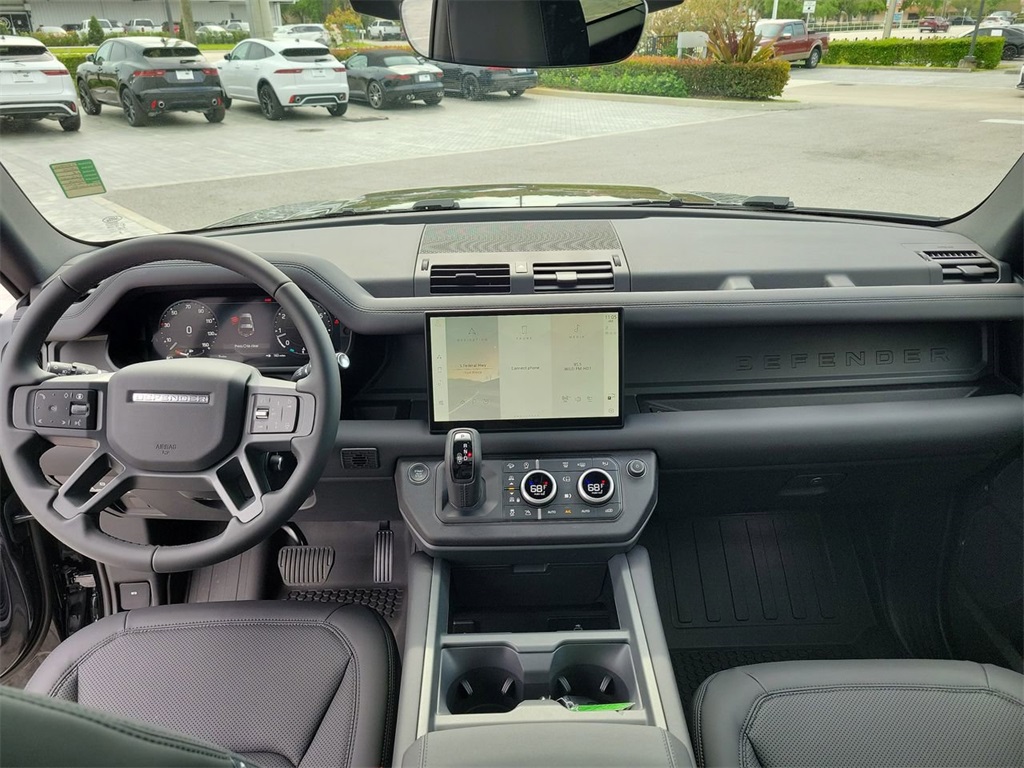 2025 Land Rover Defender 90 S photo 15