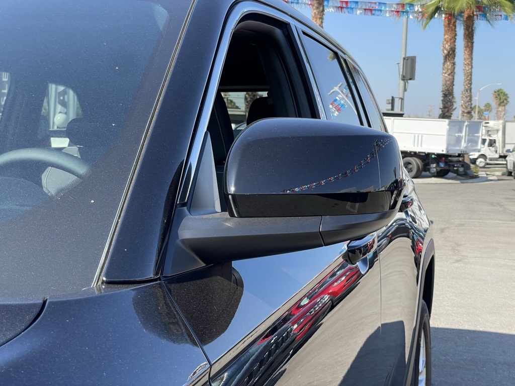 2025 Jeep Grand Cherokee Laredo X photo 12