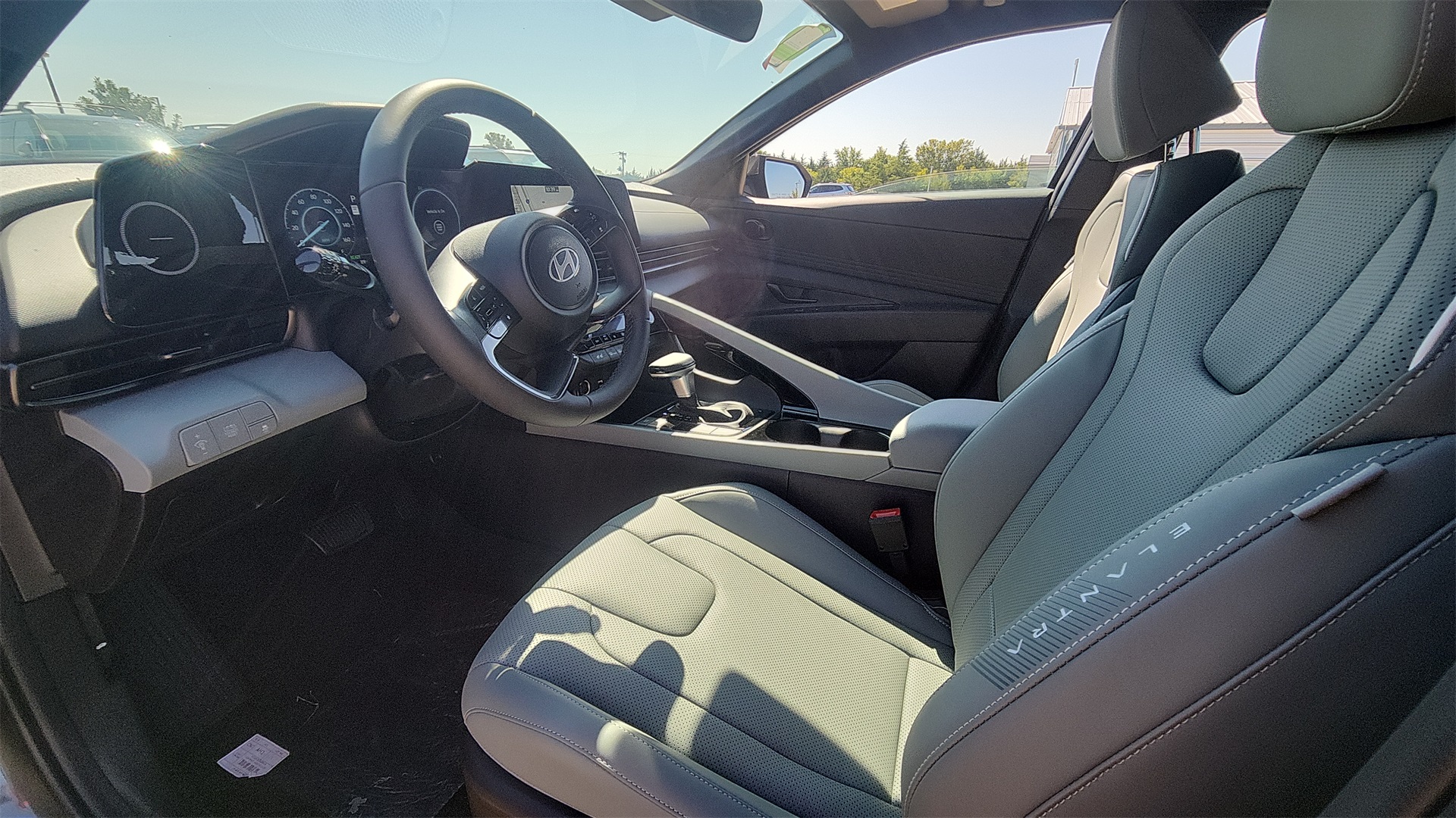 2025 Hyundai Elantra Hybrid Limited photo 12