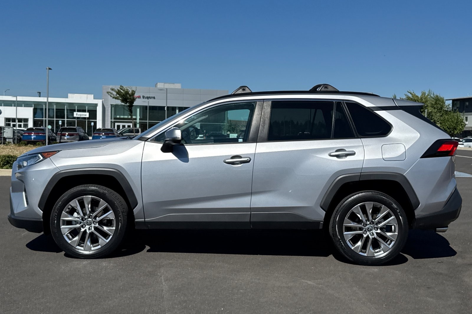 2021 Toyota RAV4 XLE Premium photo 6