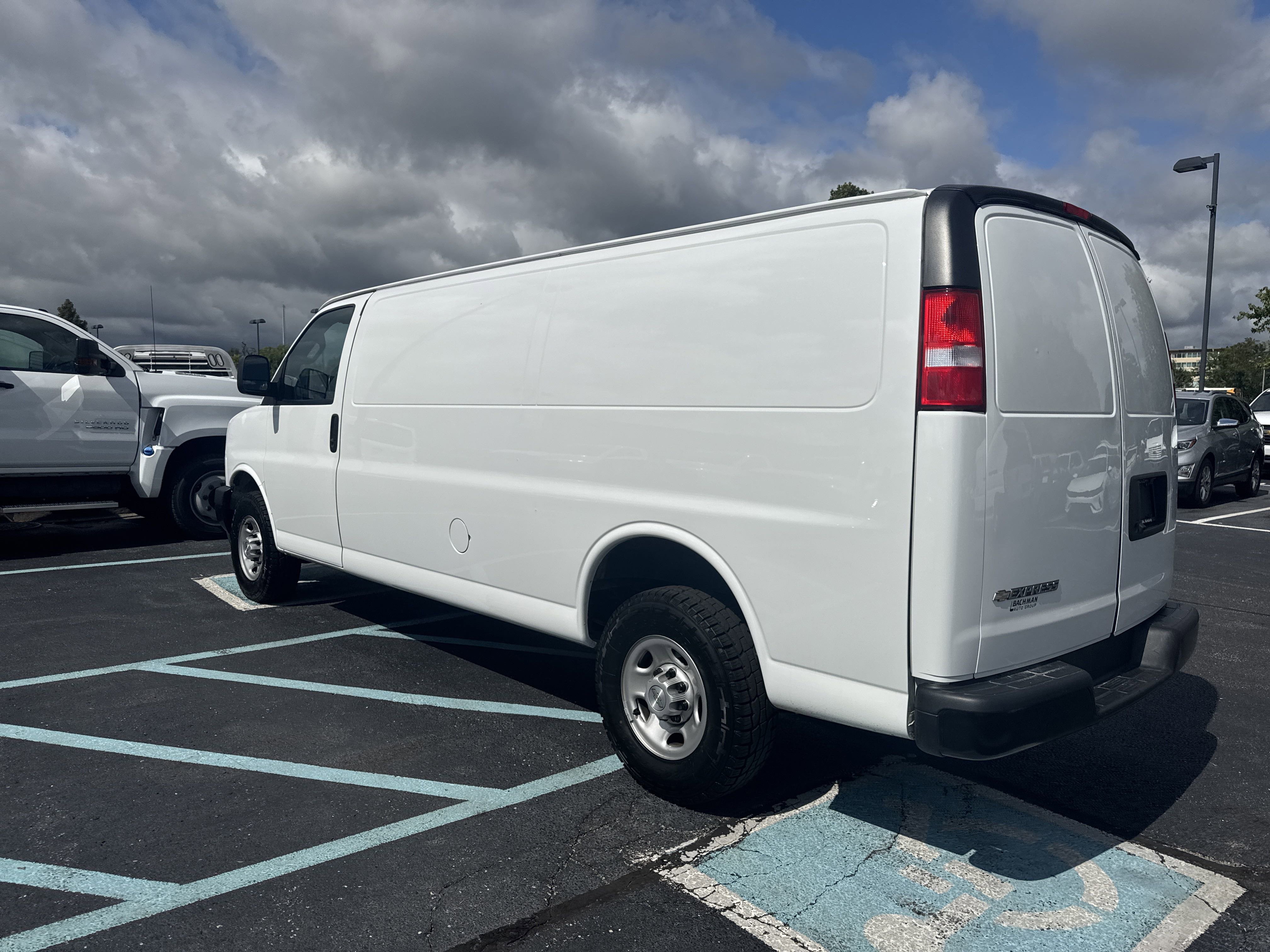 2023 Chevrolet Express 2500 Work Van Cargo photo 4