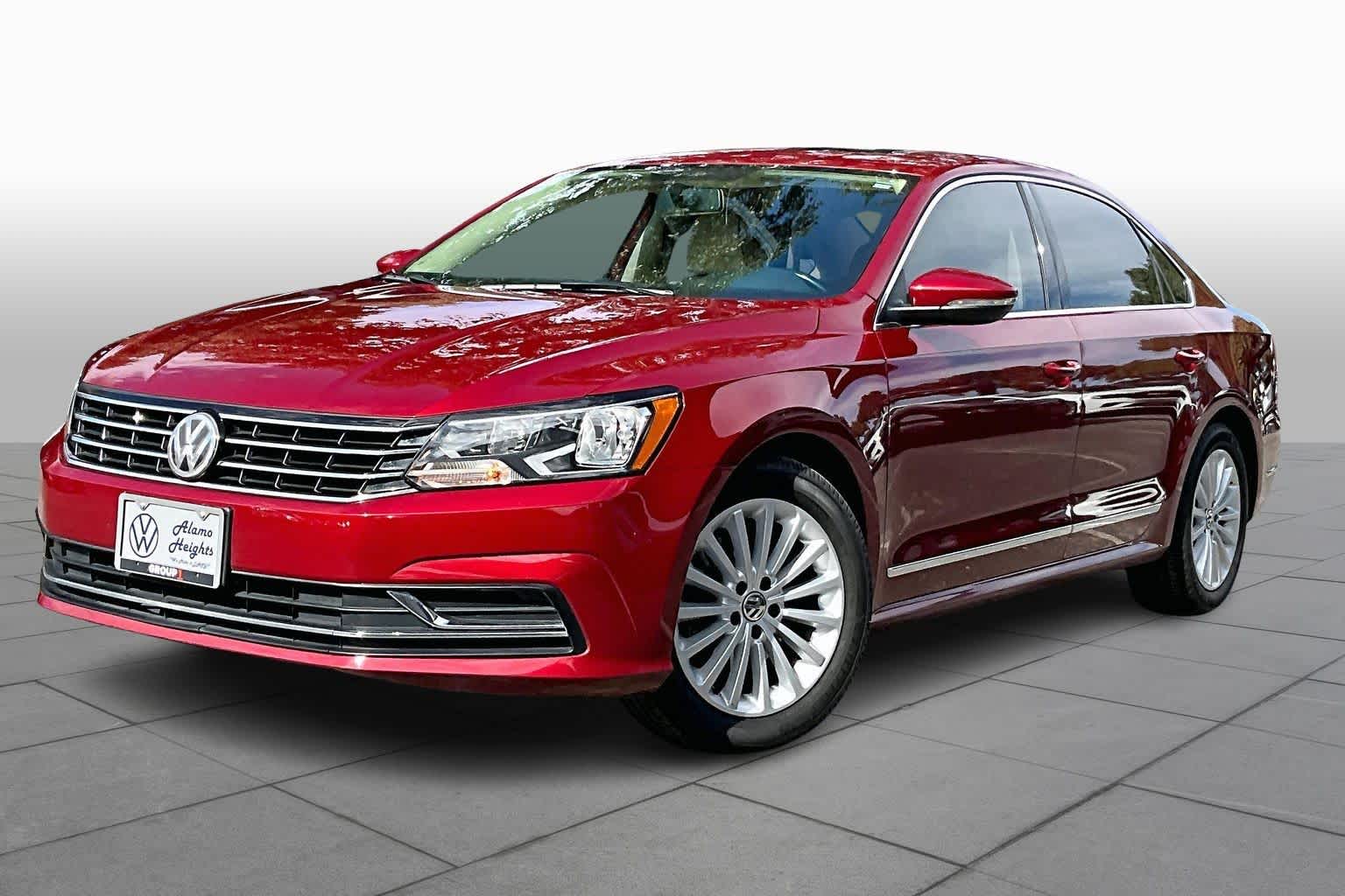2017 Volkswagen Passat SE's photo
