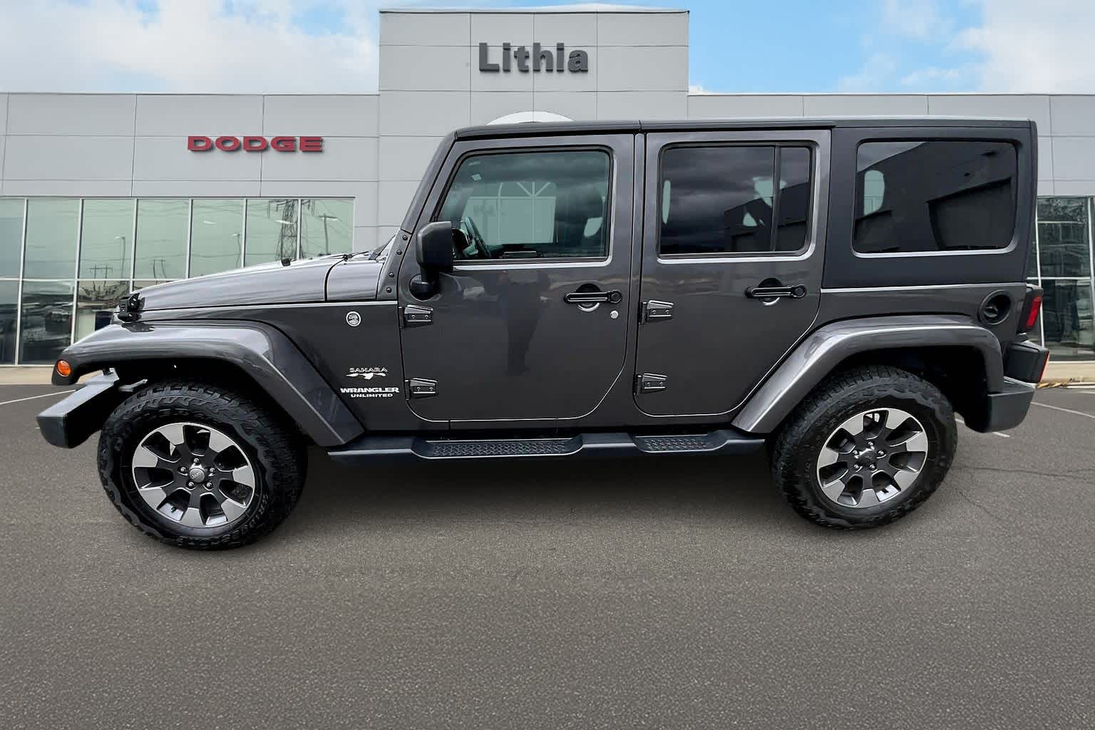 2017 Jeep Wrangler Unlimited Sahara photo 3