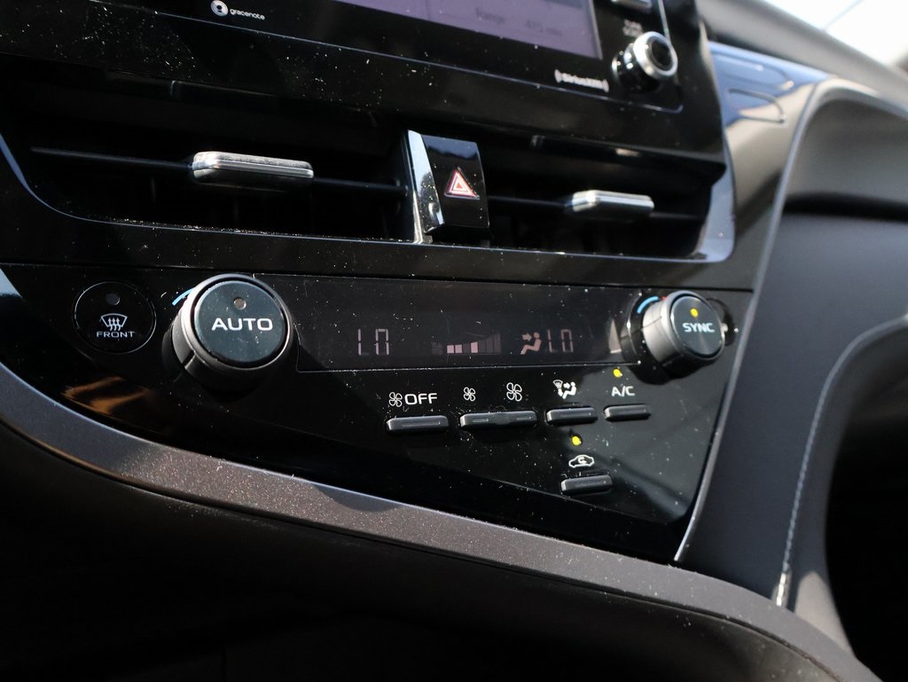 2024 Toyota Camry SE photo 32