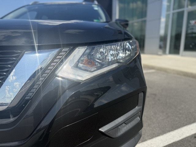 2017 Nissan Rogue SV photo 10